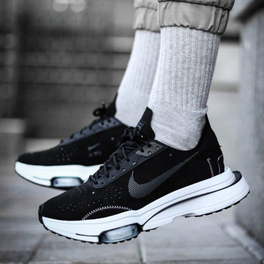 Nike Air Zoom Type SE Black and White Cushioned Lace-Up Sneakers (Size: 10.5)